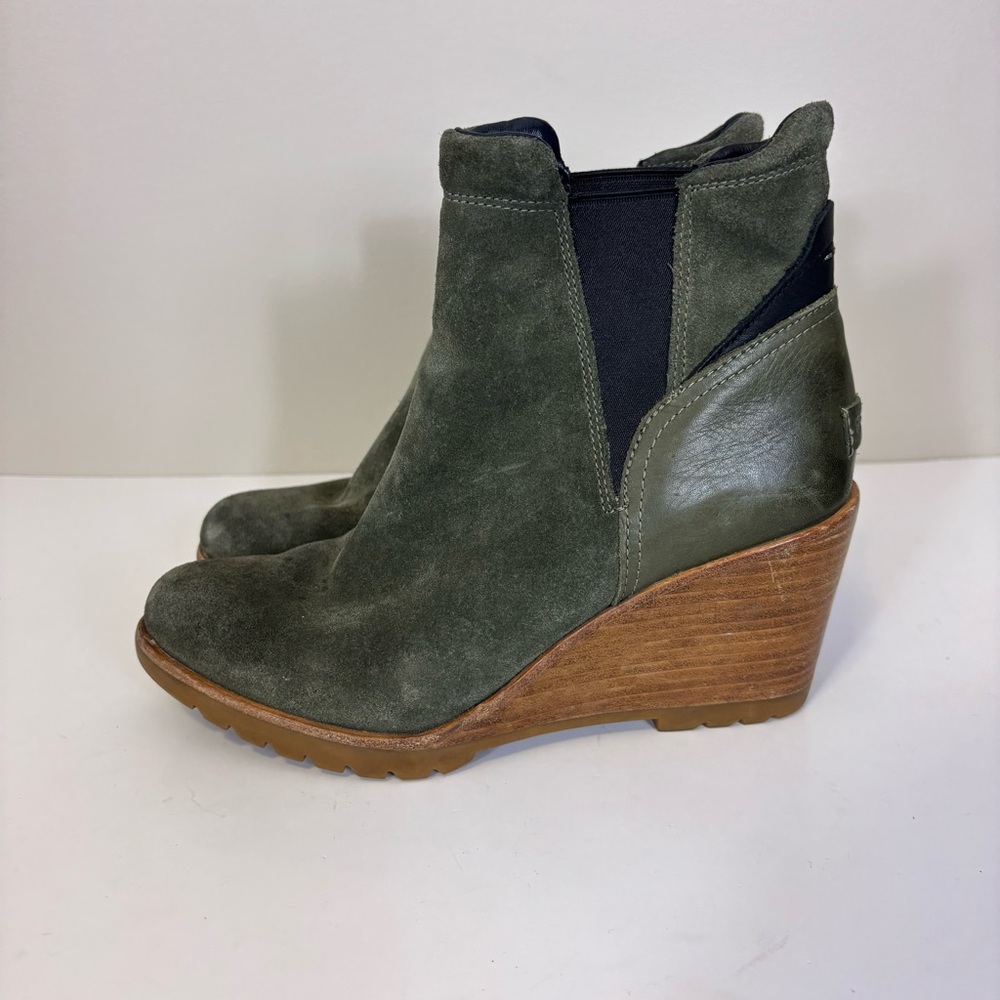 Sorel Green Suede & Leather Pull On Wedge Boots 8.5‎